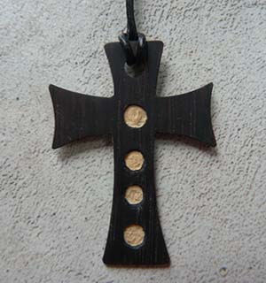 Collier Croix en ébène - vue 1