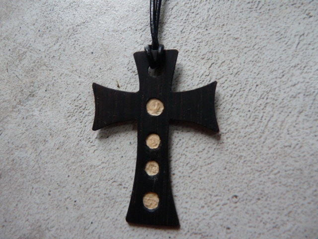 Collier Croix en ébène - vue 4