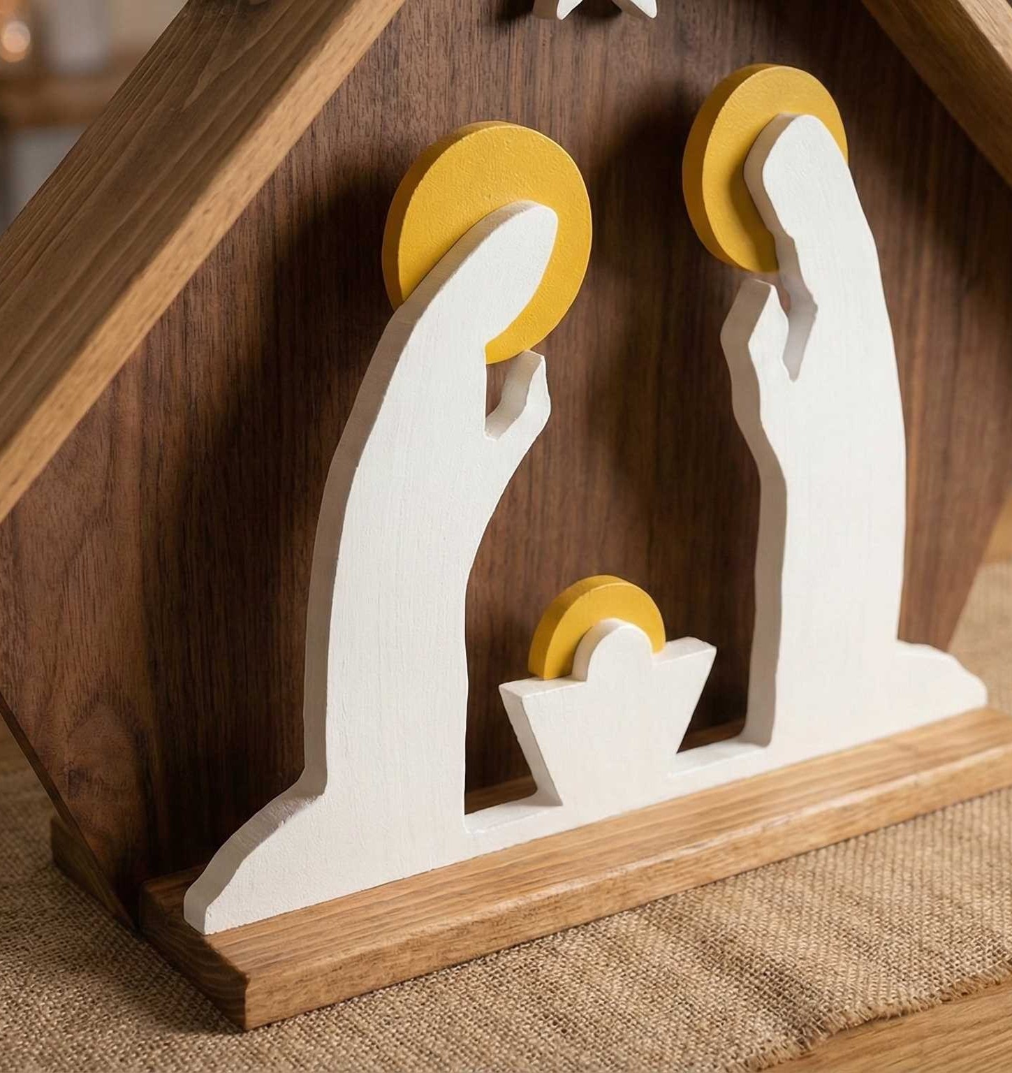 Grande crèche peinte à la main - vue 2