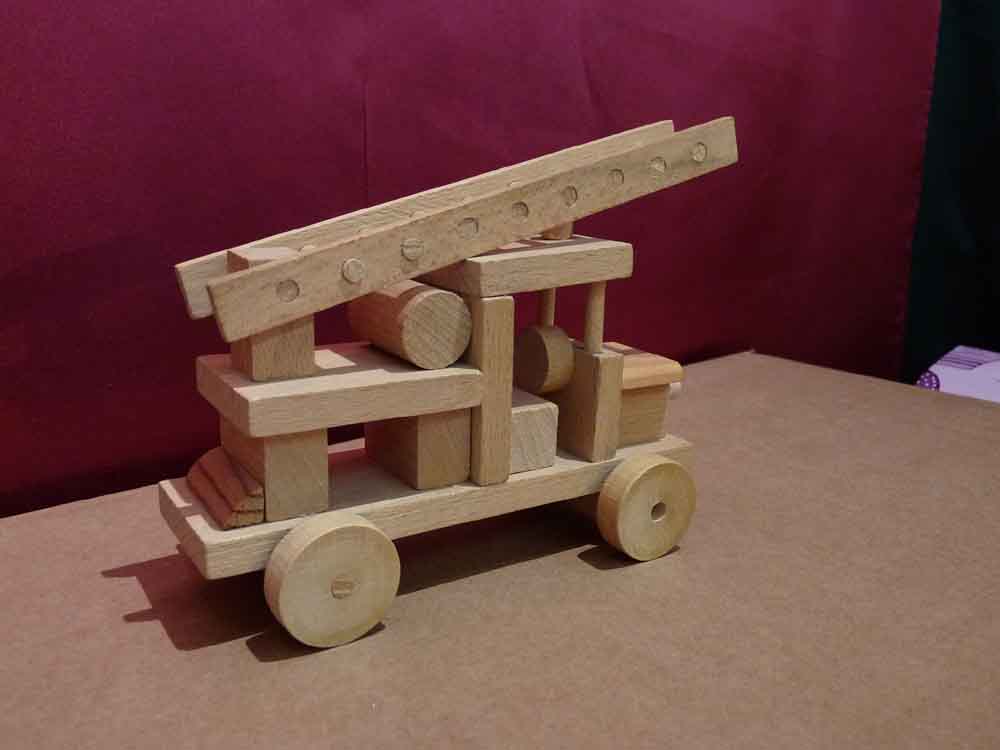 Maquette en bois camion de pompier à assembler