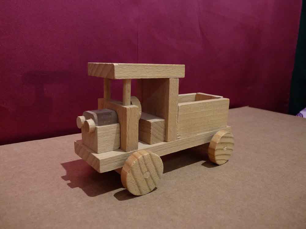 Petit camion en bois - vue 2