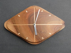 horloge en bois insolite